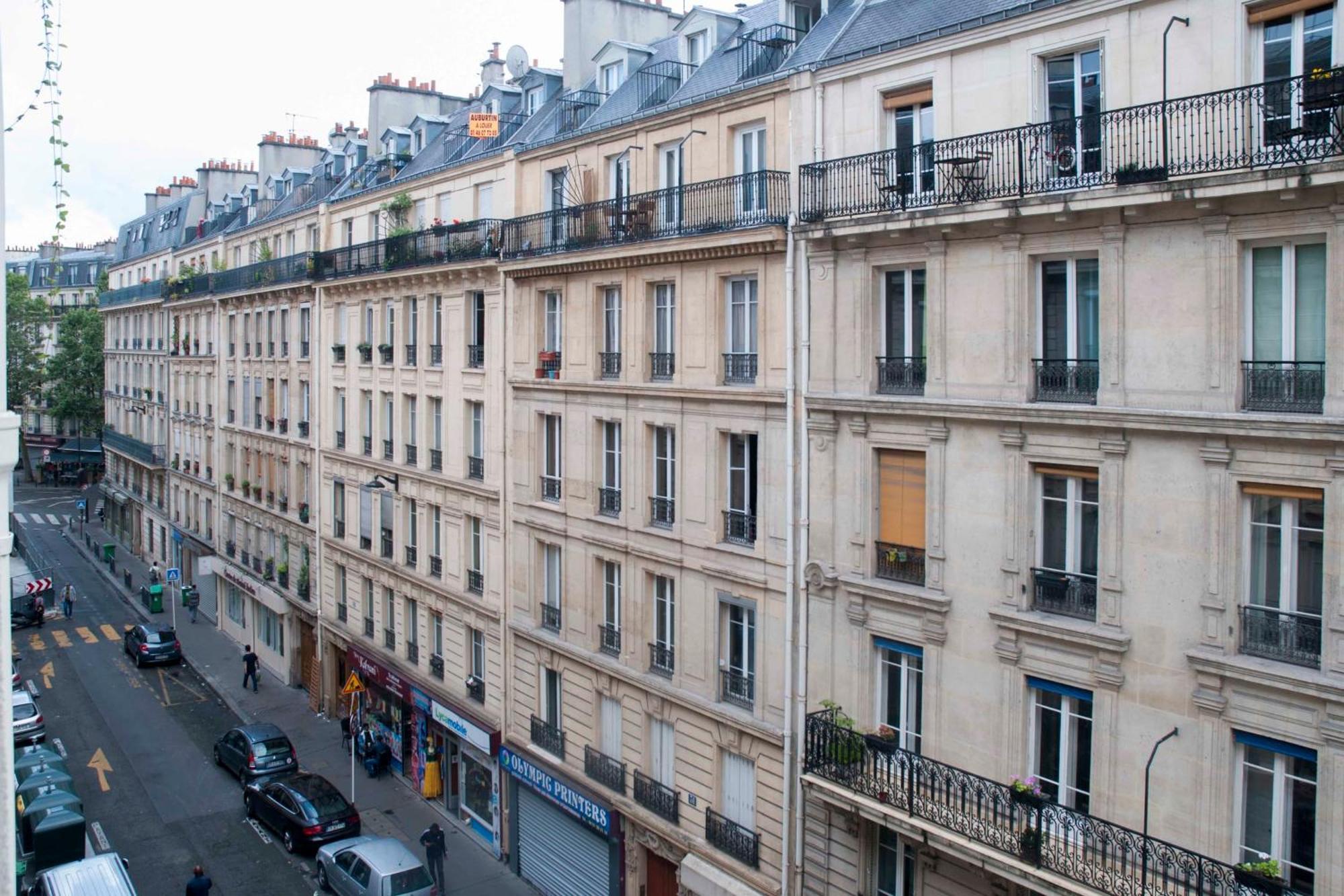 Between Montmartre And The Saint-martin Canal Appartement *