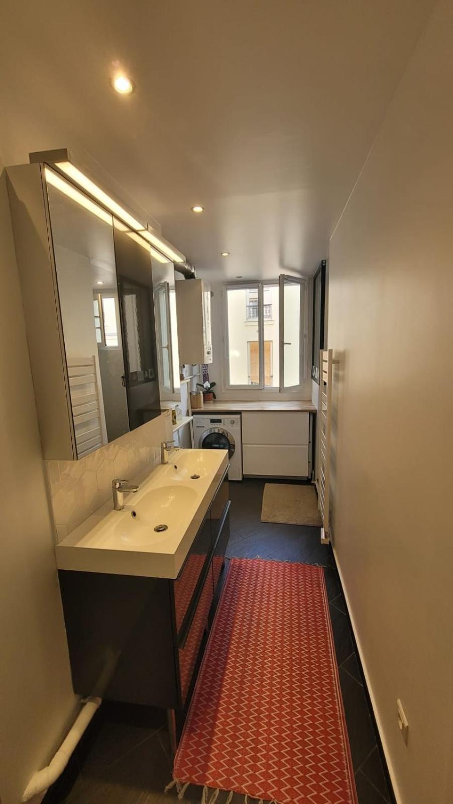 Appartement Between Montmartre And The Saint-martin Canal Parijs