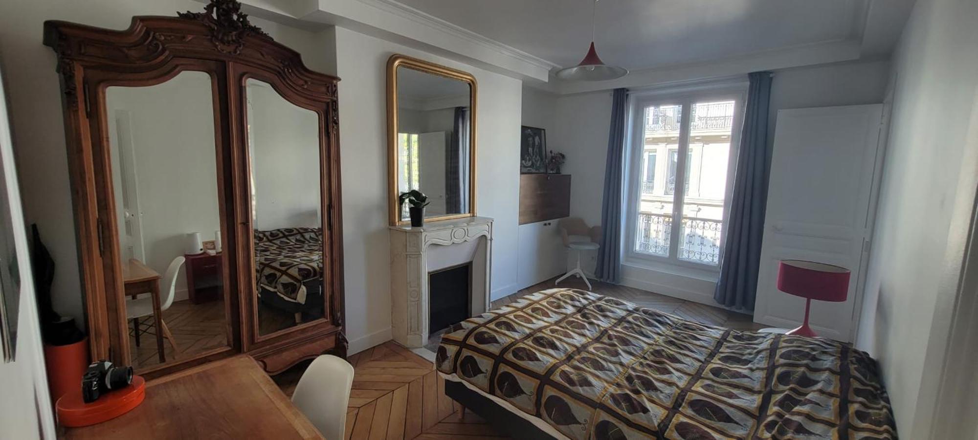 Between Montmartre And The Saint-martin Canal Appartement *