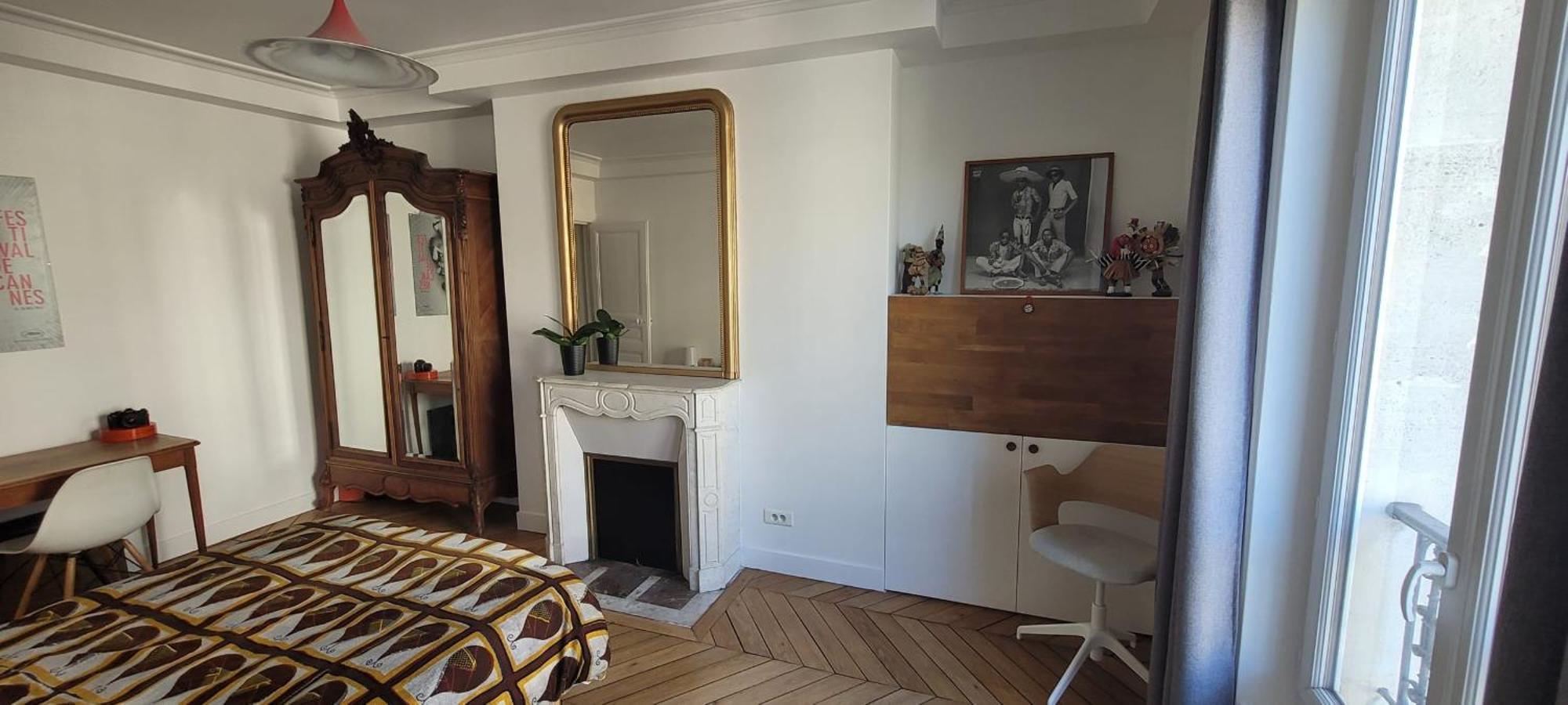 Between Montmartre And The Saint-martin Canal Appartement Parijs