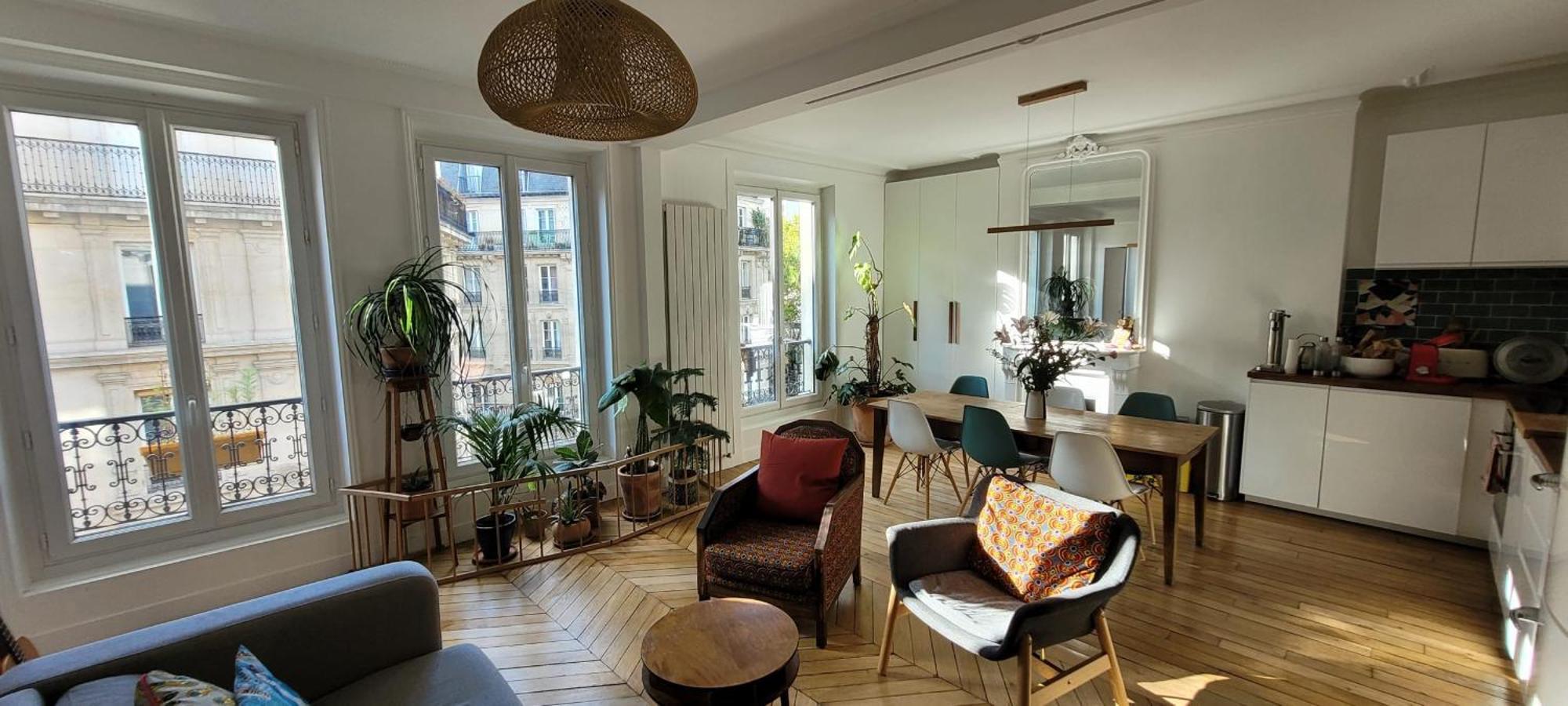 Between Montmartre And The Saint-martin Canal Appartement